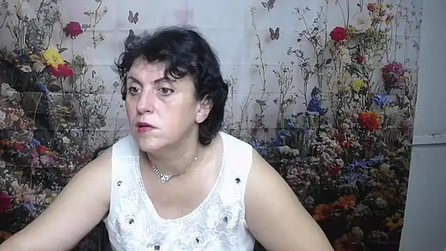 Snapshot of LuciaMii chatting on September 21, 5:01 am LuciaMii online show from September 21, 5:01 am