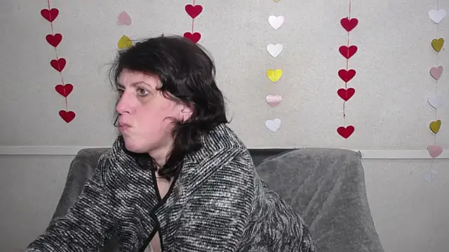 Snapshot of LuciaMii chatting on February 20, 3:23 am LuciaMii online show from February 20, 3:23 am