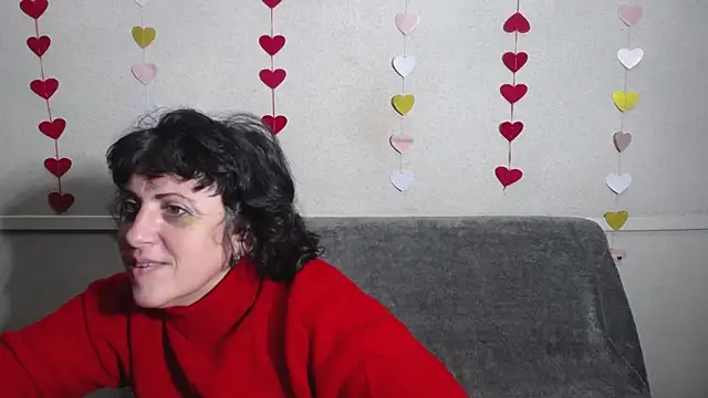 Snapshot of LuciaMii chatting on March 16, 6:09 am LuciaMii online show from March 16, 6:09 am