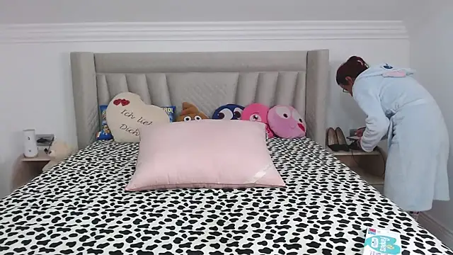 CatWoman0001 online show from November 30, 10:32 pm