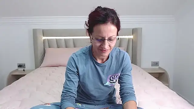 CatWoman0001 online show from October 18, 6:32 pm