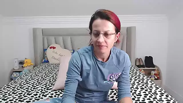 CatWoman0001 online show from December 2, 4:41 pm