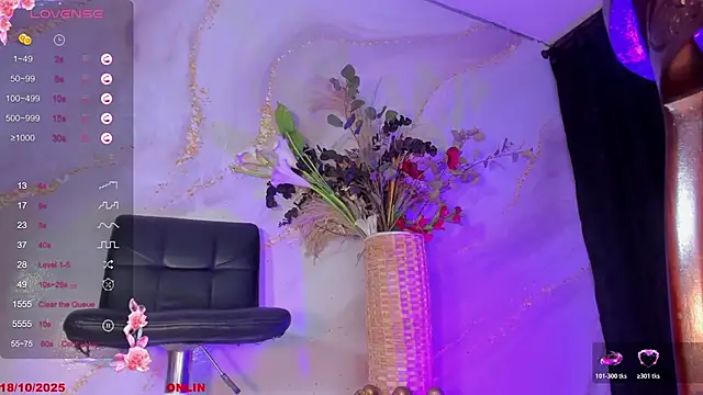 Snapshot of Karla-Ebony chatting on October 18, 1:57 pm Karla-Ebony online show from October 18, 1:57 pm