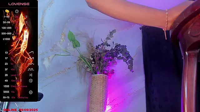 Snapshot of Karla-Ebony chatting on September 9, 2:15 pm Karla-Ebony online show from September 9, 2:15 pm
