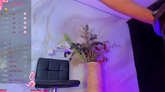 Snapshot of Karla-Ebony chatting on October 8, 1:23 pm Karla-Ebony online show from October 8, 1:23 pm