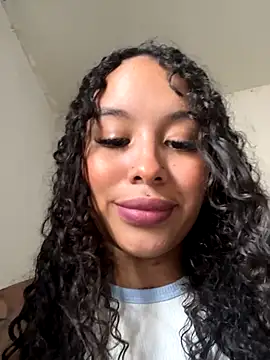 Snapshot of MarieLeon chatting on October 4, 9:05 pm MarieLeon online show from October 4, 9:05 pm