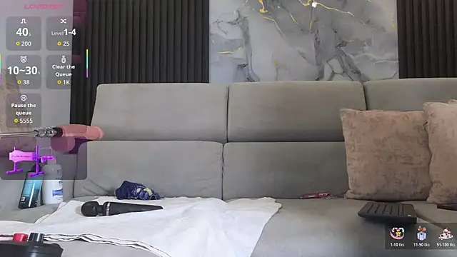 anellejones online show from November 4, 3:43 am