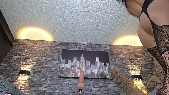 anellejones online show from October 24, 4:00 am