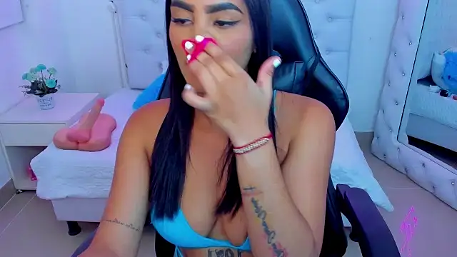 silvana  miller online show from February 17, 7:12 pm