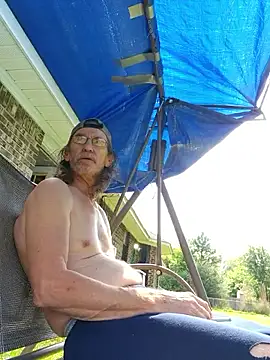 Snapshot of coolbrease10 chatting on May 17, 2:50 pm coolbrease10 online show from May 17, 2:50 pm