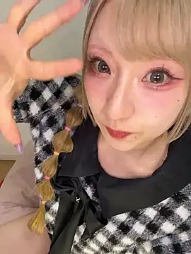 alice  1111 online show from April 13, 1:04 pm