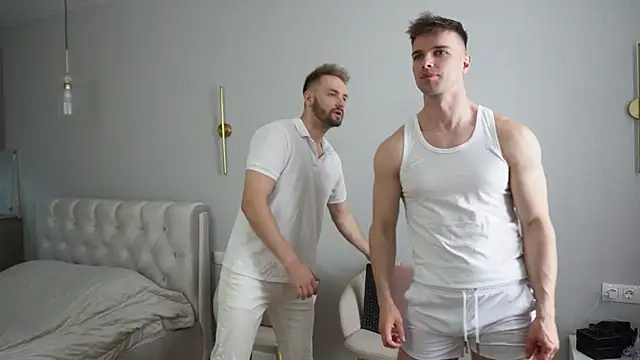 Nik Sharp online show from April 14, 8:30 am