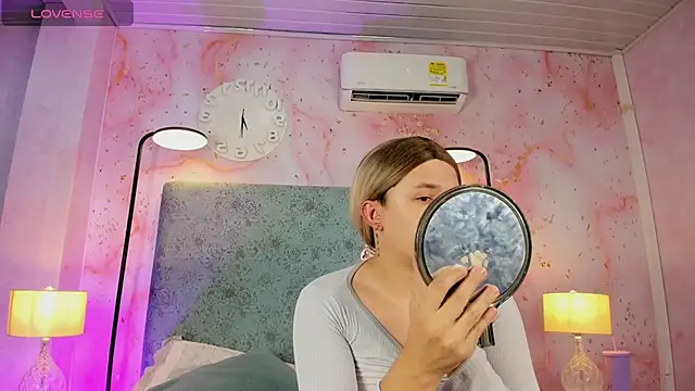 Snapshot of JESSI_NAOMI chatting on November 4, 11:08 pm JESSI NAOMI online show from November 4, 11:08 pm