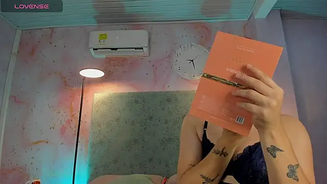 JESSI NAOMI online show from December 19, 11:07 pm