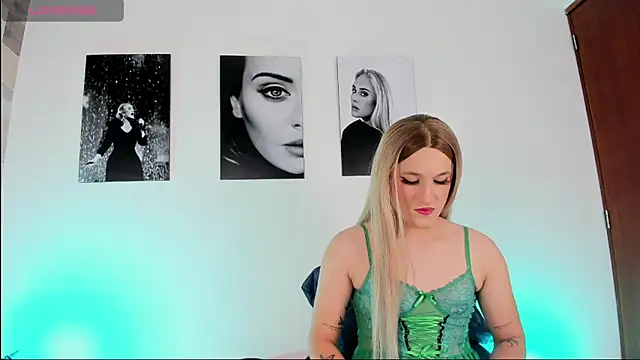 Snapshot of JESSI_NAOMI chatting on January 25, 3:51 am JESSI NAOMI online show from January 25, 3:51 am