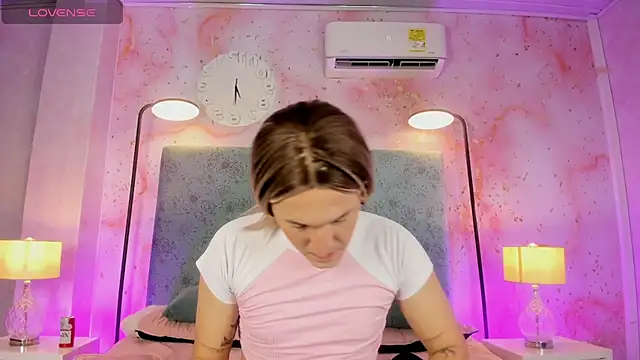 Snapshot of JESSI_NAOMI chatting on November 9, 11:42 pm JESSI NAOMI online show from November 9, 11:42 pm