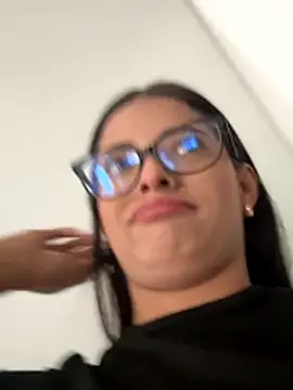 Snapshot of Arilw chatting on December 3, 1:10 pm Arilw online show from December 3, 1:10 pm