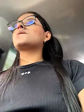 Snapshot of Arilw chatting on November 28, 3:12 pm Arilw online show from November 28, 3:12 pm