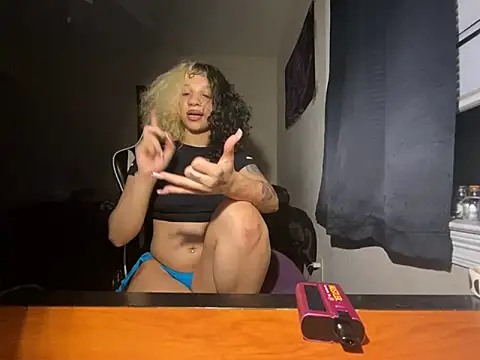 Creolegirl19 online show from December 22, 7:19 am