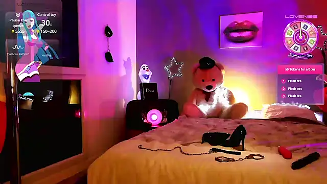 Snapshot of Stripgirl31 chatting on March 12, 12:31 am Stripgirl31 online show from March 12, 12:31 am