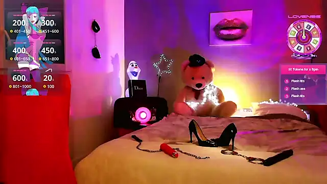 Snapshot of Stripgirl31 chatting on February 26, 5:31 pm Stripgirl31 online show from February 26, 5:31 pm
