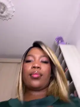 Snapshot of Scarlett_diaz17 chatting on June 27, 12:27 am Scarlett diaz17 online show from June 27, 12:27 am