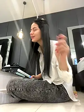 Snapshot of ariel_jonees chatting on December 15, 3:07 pm ariel jonees online show from December 15, 3:07 pm