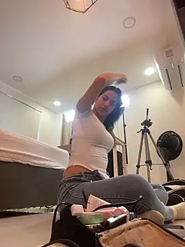 Snapshot of ariel_jonees chatting on November 5, 4:54 pm ariel jonees online show from November 5, 4:54 pm