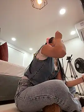 Snapshot of ariel_jonees chatting on November 19, 4:18 pm ariel jonees online show from November 19, 4:18 pm