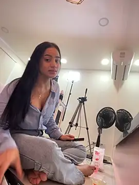 Snapshot of ariel_jonees chatting on November 24, 5:13 pm ariel jonees online show from November 24, 5:13 pm