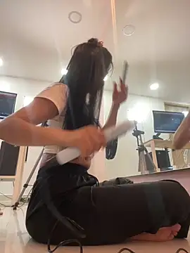 Snapshot of ariel_jonees chatting on October 28, 4:50 pm ariel jonees online show from October 28, 4:50 pm