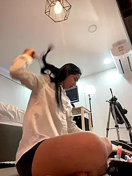 Snapshot of ariel_jonees chatting on October 31, 4:36 pm ariel jonees online show from October 31, 4:36 pm