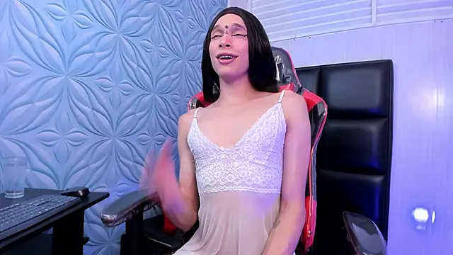 Snapshot of Milk_max_18 chatting on October 28, 10:31 pm Milk max 18 online show from October 28, 10:31 pm