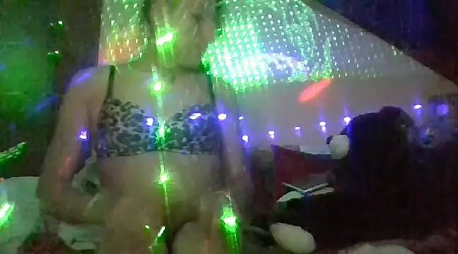 Snapshot of scorpionlady70 chatting on December 27, 9:32 pm scorpionlady70 online show from December 27, 9:32 pm