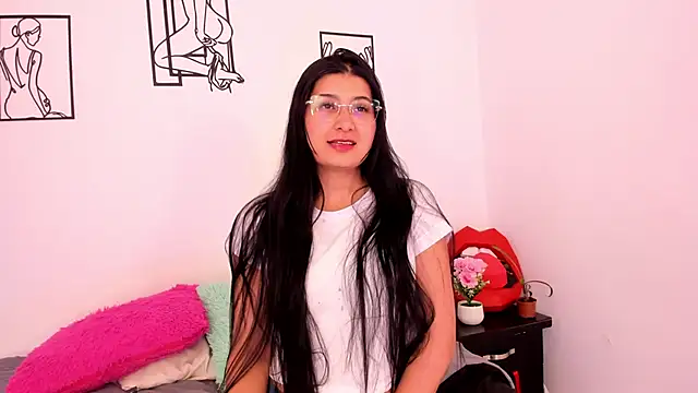 cloehonney online show from February 17, 7:00 pm