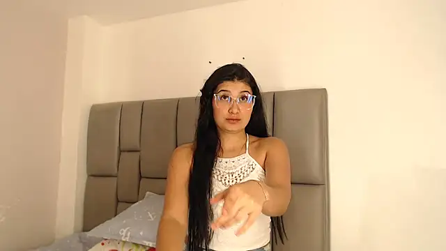 cloehonney online show from April 1, 10:50 pm