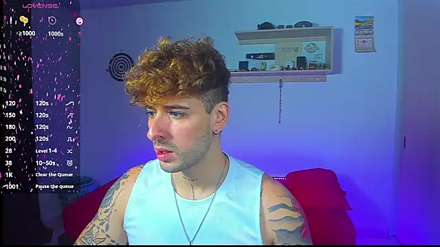 Snapshot of Ares_blue chatting on May 25, 11:42 am Ares blue online show from May 25, 11:42 am