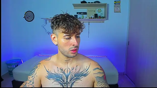 Snapshot of Ares_blue chatting on May 16, 11:20 am Ares blue online show from May 16, 11:20 am