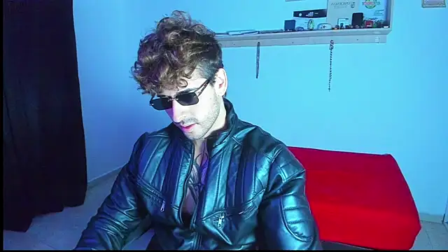 Snapshot of Ares_blue chatting on May 8, 1:04 pm Ares blue online show from May 8, 1:04 pm