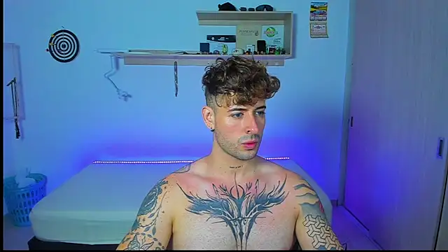 Snapshot of Ares_blue chatting on May 15, 2:15 pm Ares blue online show from May 15, 2:15 pm