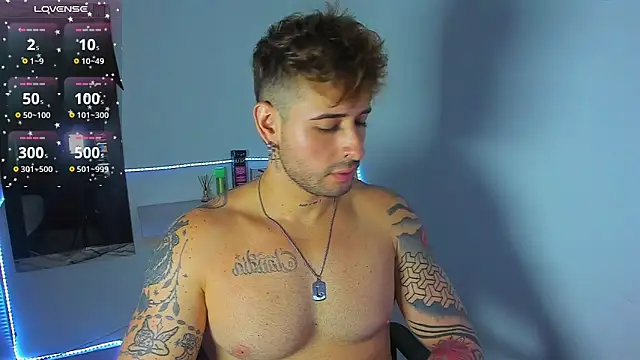 Snapshot of Ares_blue chatting on October 9, 1:11 pm Ares blue online show from October 9, 1:11 pm