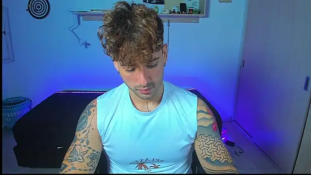 Snapshot of Ares_blue chatting on May 18, 1:16 pm Ares blue online show from May 18, 1:16 pm