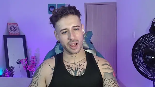 Snapshot of Ares_blue chatting on May 11, 2:45 pm Ares blue online show from May 11, 2:45 pm