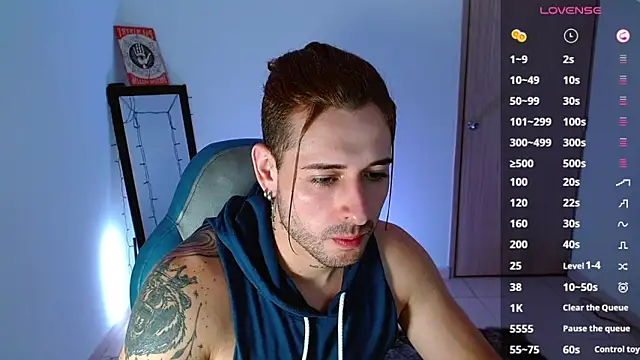 Snapshot of Ares_blue chatting on March 6, 12:19 pm Ares blue online show from March 6, 12:19 pm