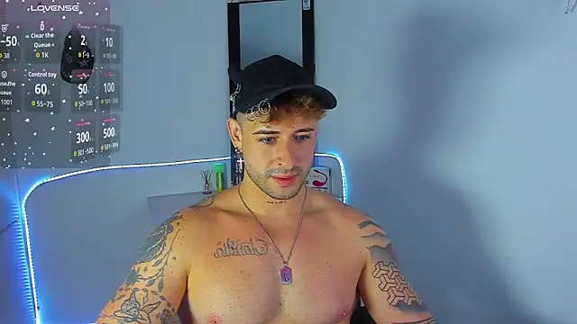 Snapshot of Ares_blue chatting on October 8, 9:55 am Ares blue online show from October 8, 9:55 am