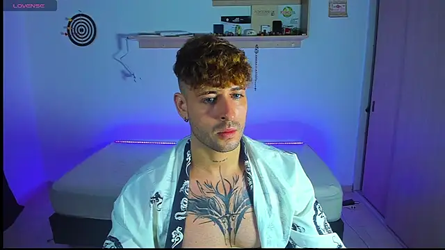 Snapshot of Ares_blue chatting on May 12, 12:22 pm Ares blue online show from May 12, 12:22 pm