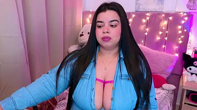 Snapshot of MiahJoness chatting on November 25, 10:10 pm MiahJoness online show from November 25, 10:10 pm