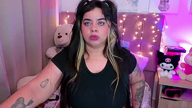 Snapshot of MiahJoness chatting on November 14, 10:35 pm MiahJoness online show from November 14, 10:35 pm