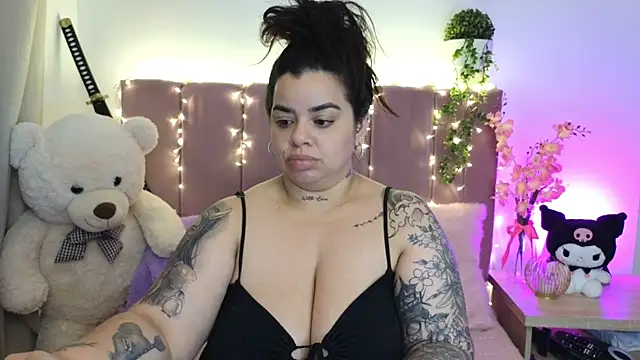MiahJoness online show from August 3, 5:04 am