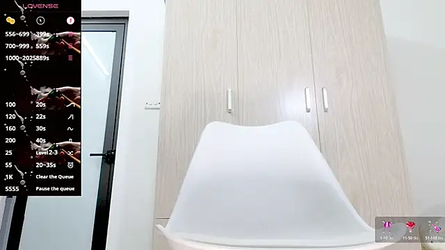 Kana hoshii online show from November 12, 5:00 am